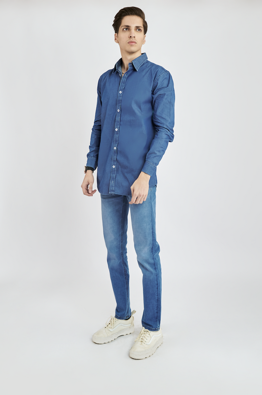 7 Tops and Shirts to Wear With Light Blue Jeans
